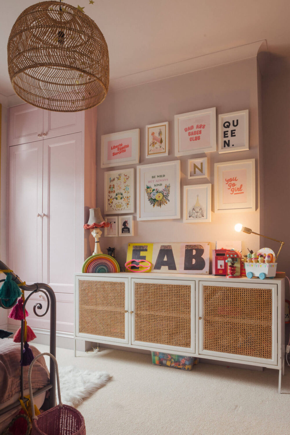 Color in a Renovated Victorian Townhouse in London 22 pink-kids-bedroom-victorian-home-nordroom