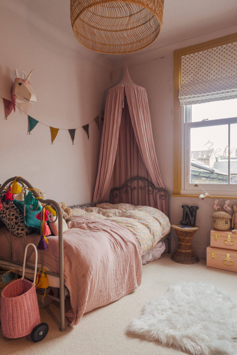 Color in a Renovated Victorian Townhouse in London 23 pink-kids-bedroom-victorian-house-nordroom