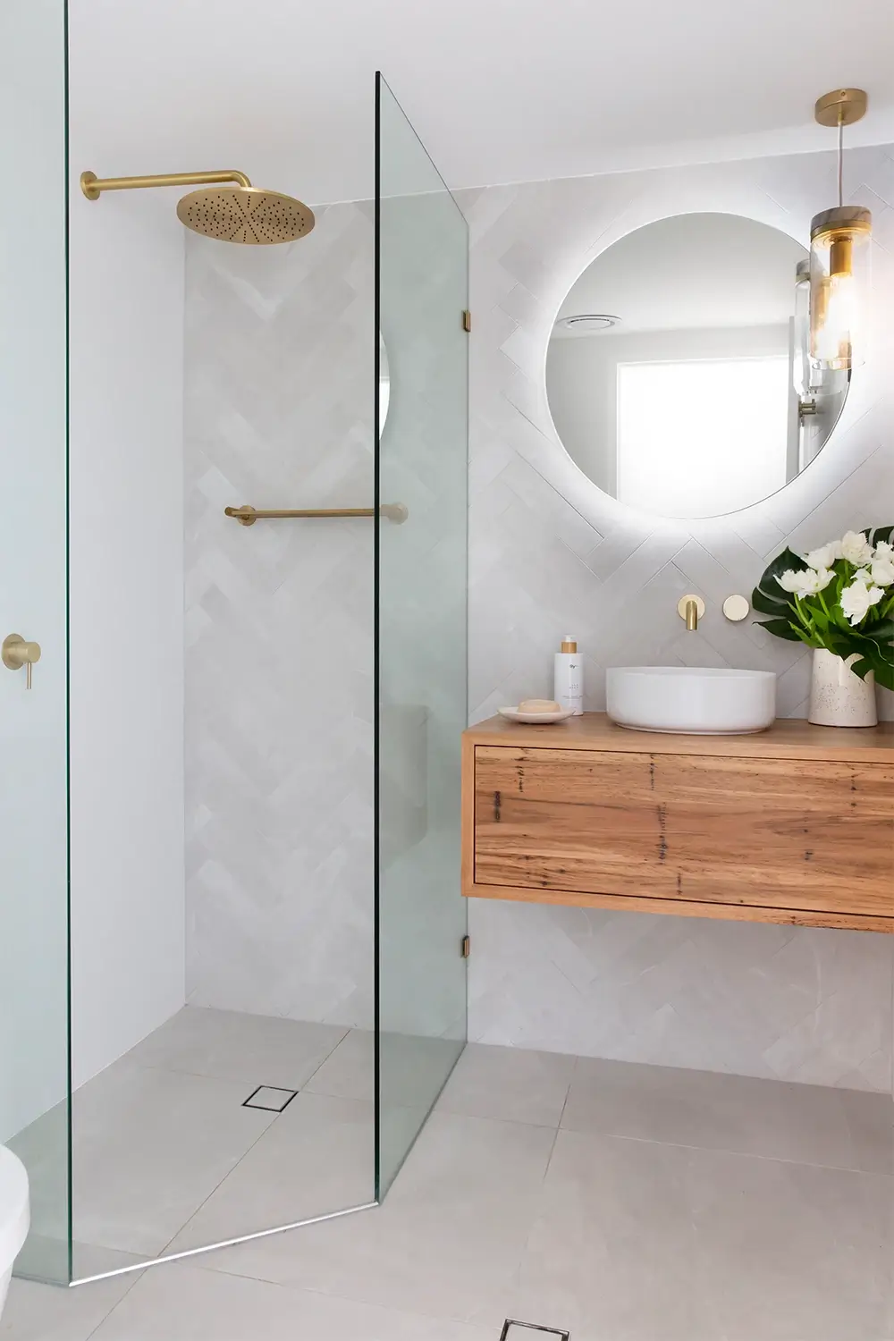 The Best Tile Color for a Small Bathroom 8 small-bathroom-grey-tiles-nordroom