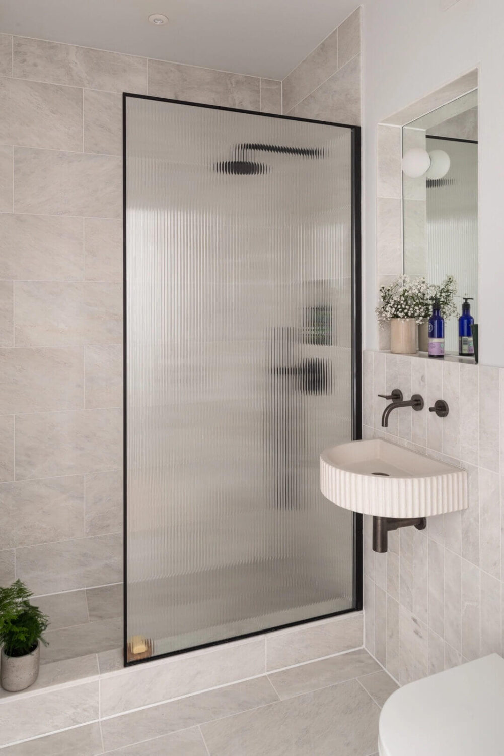 The Best Tile Color for a Small Bathroom 6 small-bathroom-ideas-grey-tiles-nordroom