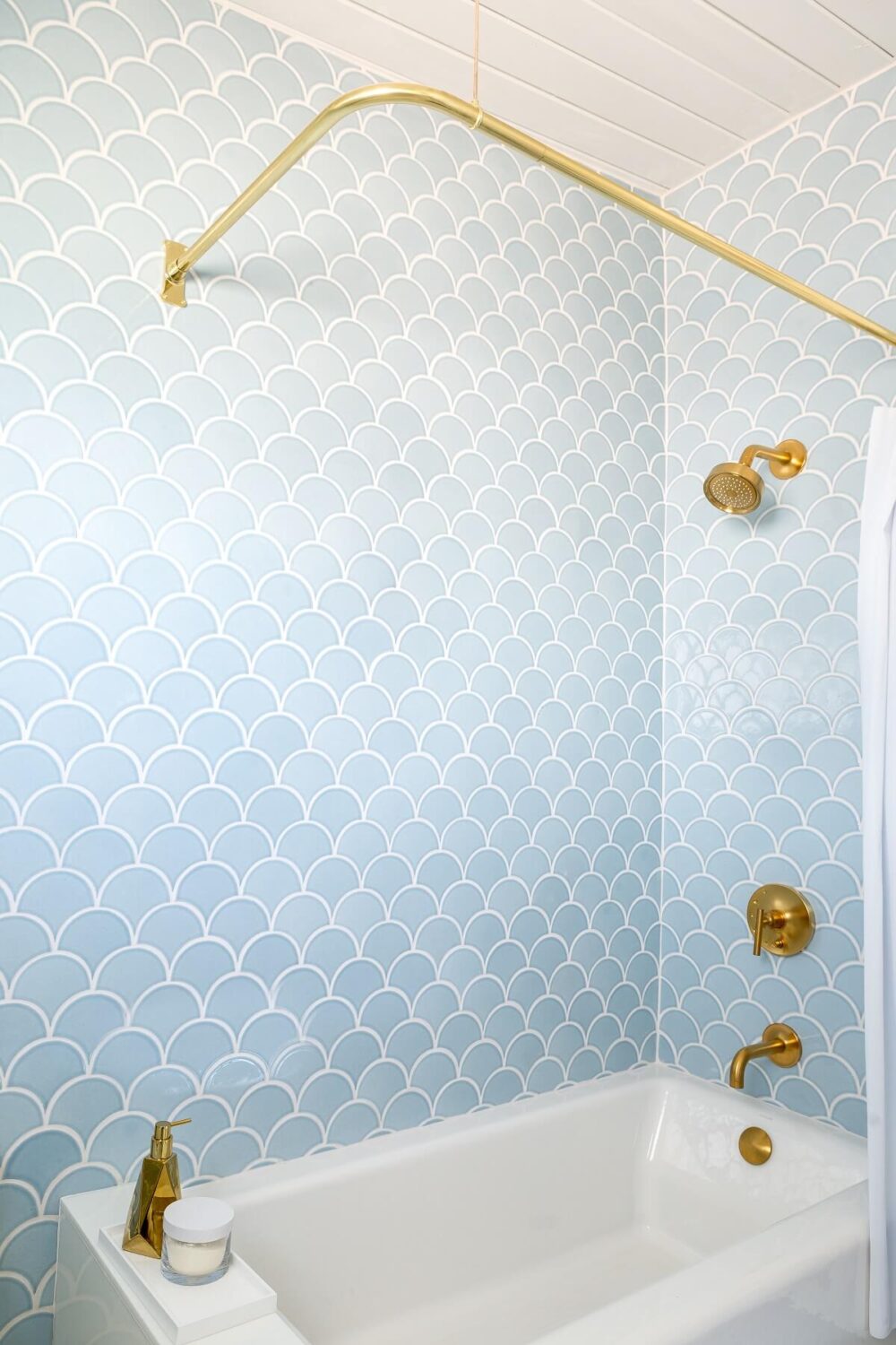 The Best Tile Color for a Small Bathroom 14 small-blue-bathroom-emily-henderson-nordroom