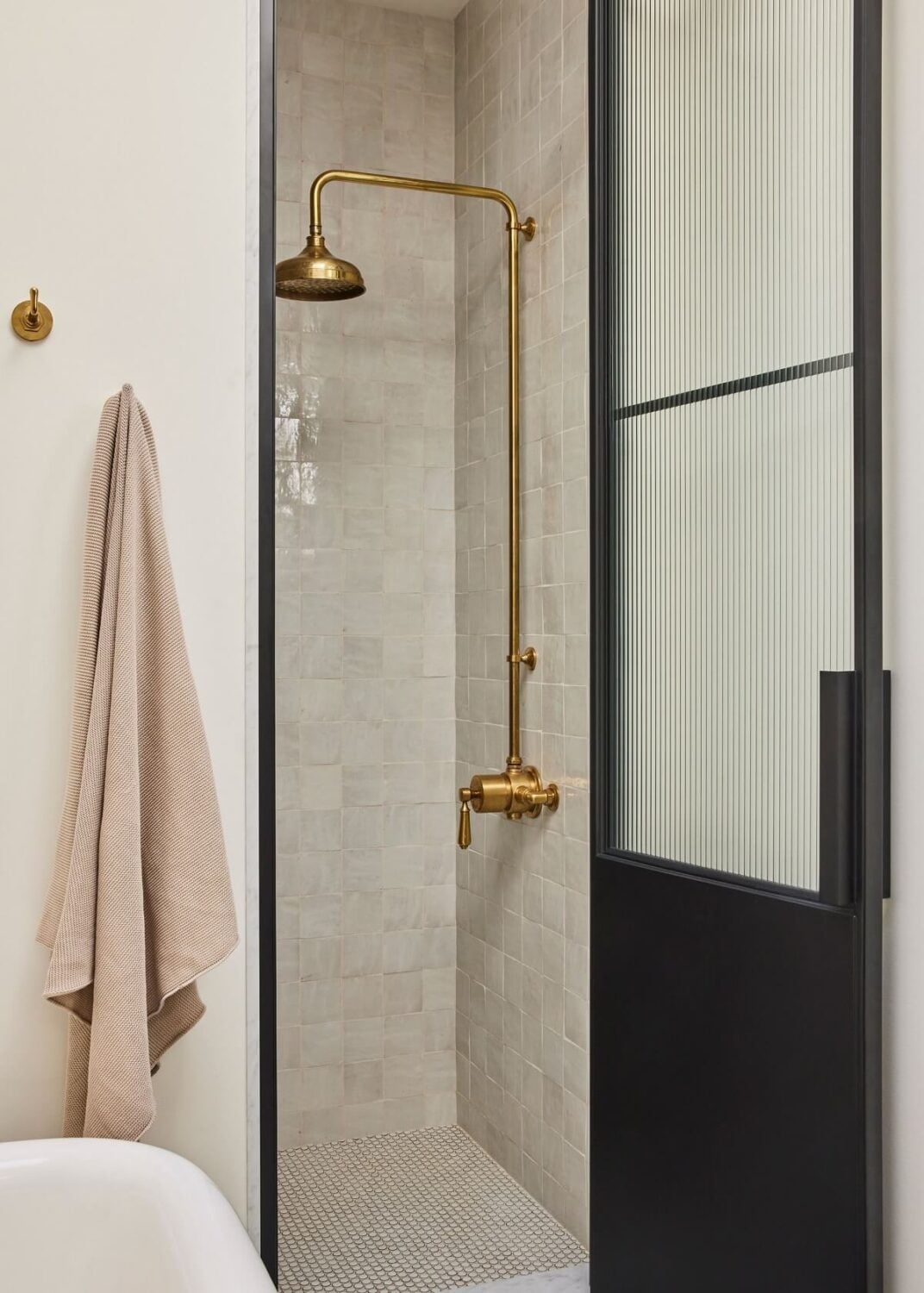 Soothing Tones in a Victorian Brownstone in Jersey City 19 soothing-tones-victorian-brownstone-jersey-city-nordroom