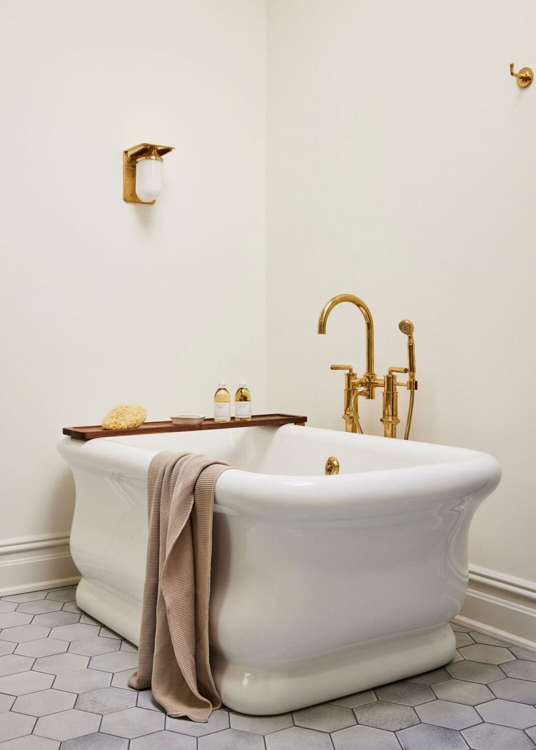 Soothing Tones in a Victorian Brownstone in Jersey City 24 soothing-tones-victorian-brownstone-jersey-city-nordroom