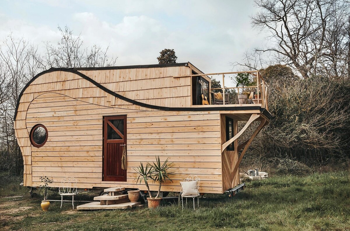 Curved Lines in a Wooden Tiny House 15 tiny-house-p'tit-nid-mobile-france-nordroom