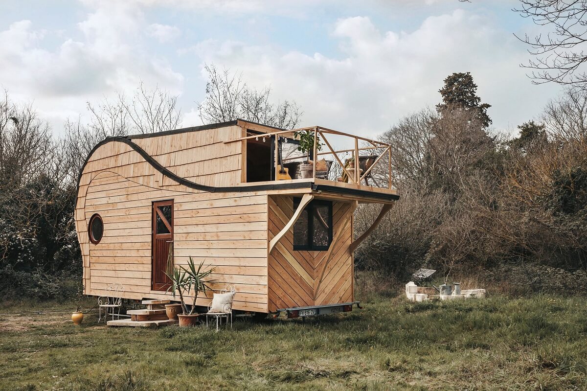 Curved Lines in a Wooden Tiny House 17 tiny-house-p'tit-nid-mobile-nordroom