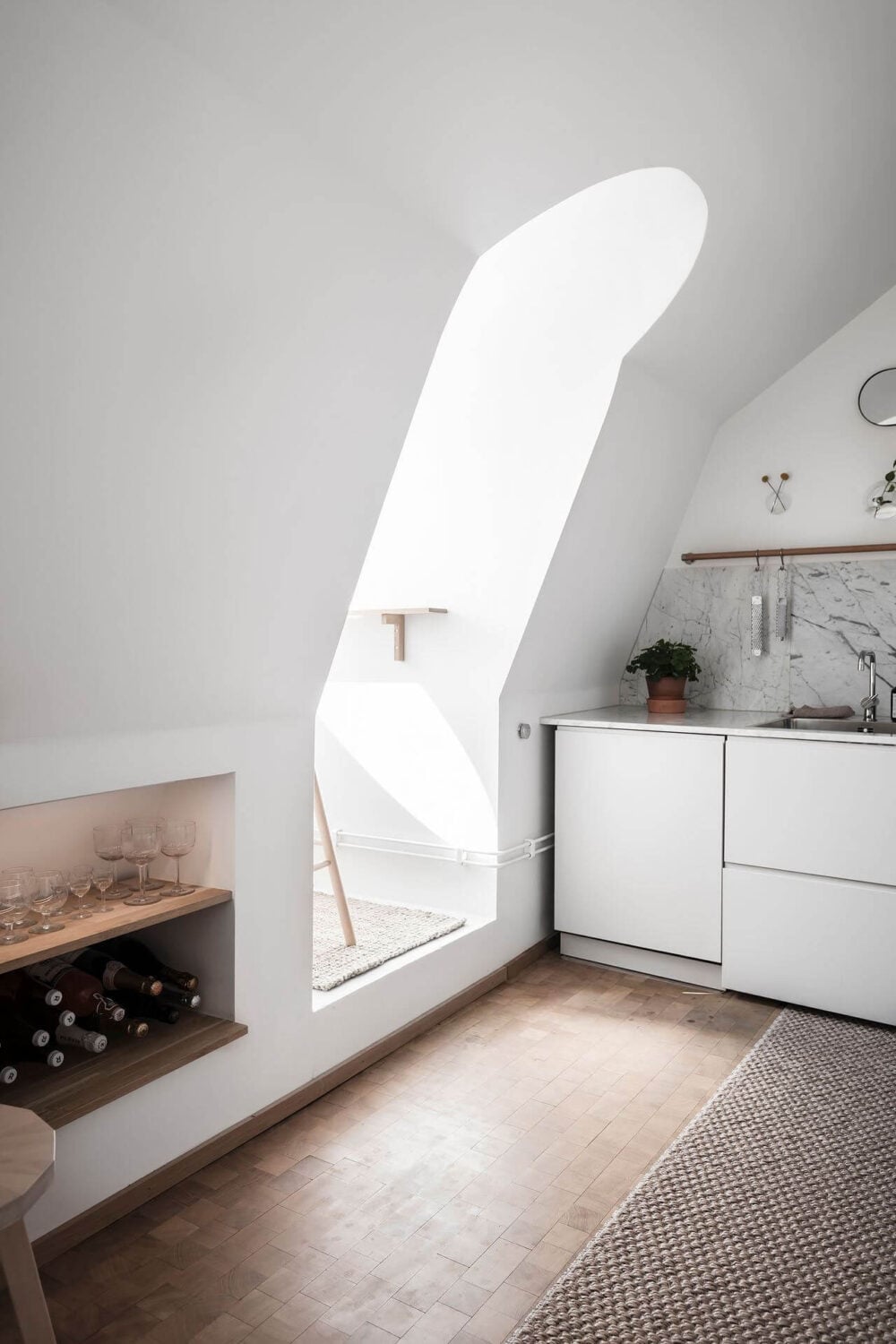 Window Seats & Creative Ideas in a Light Attic Apartment 11 white-kitchen-scandinavian-apartment-nordroom