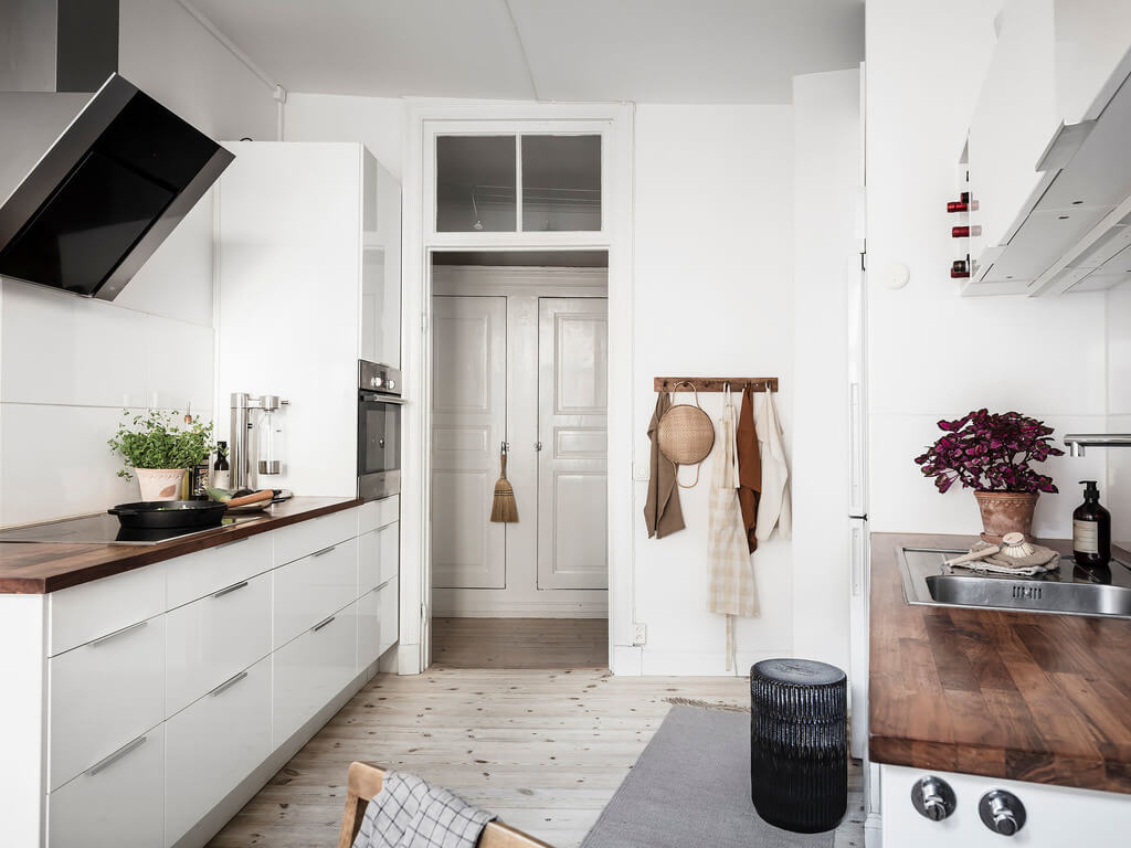 A Stylish Gray Scandinavian Apartment 22 white-kitchen-scandinavian-home-nordroom