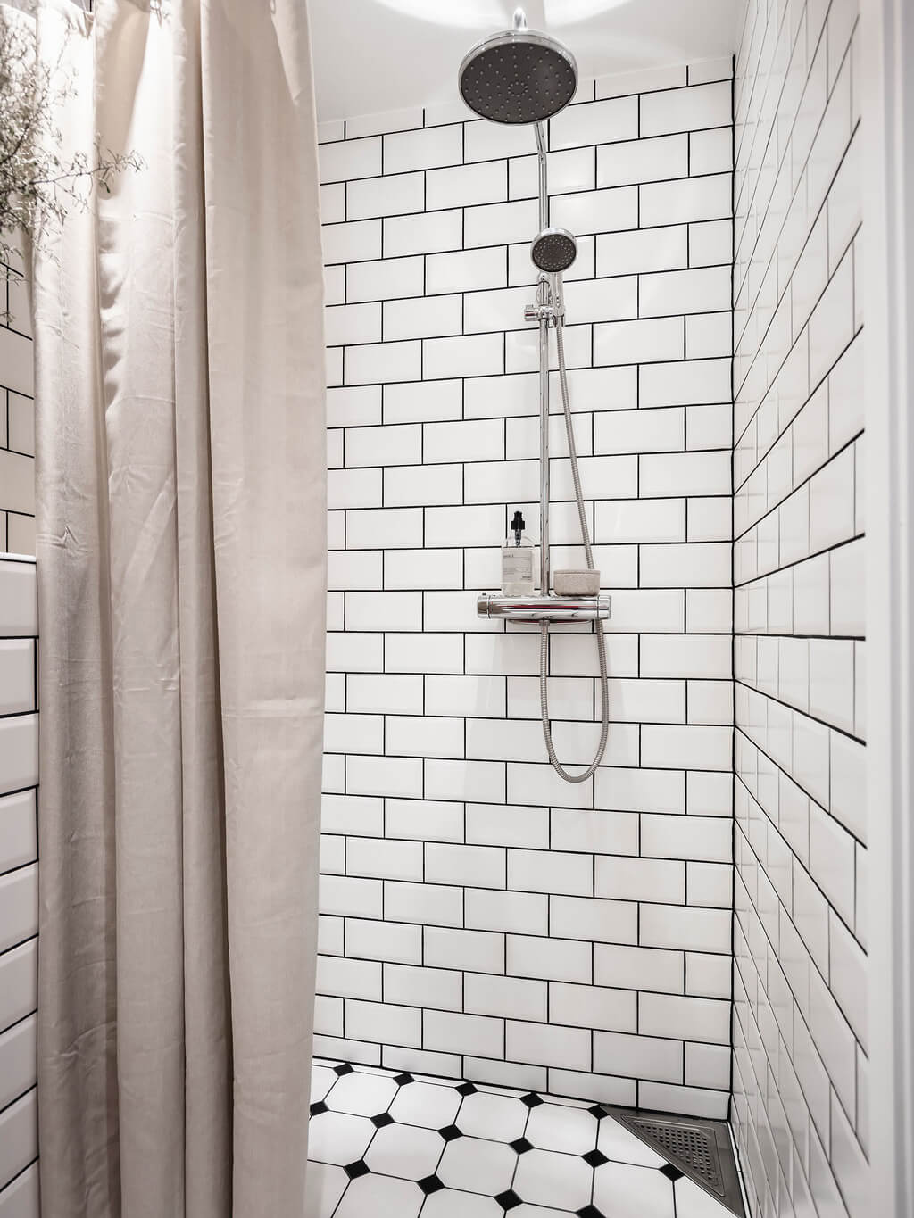 Subtle Color Touches in a Light Apartment 19 white-subway-tiles-tiny-bathroom-nordroom