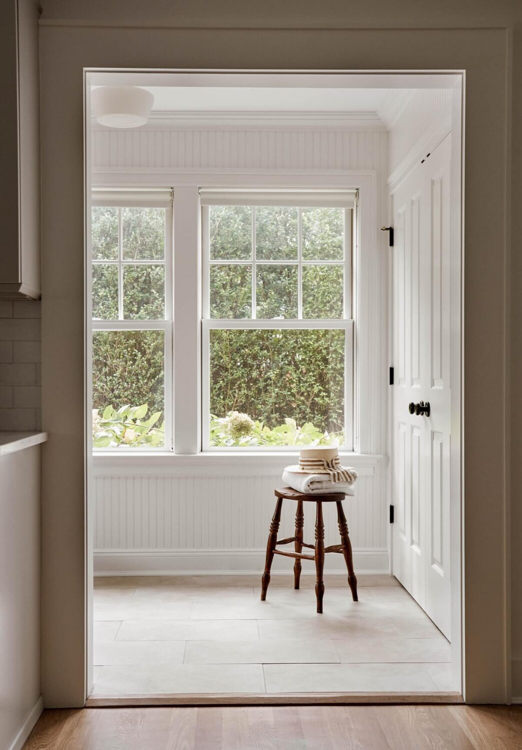 A Serene Surf Retreat in The Hamptons 9 white-utility-room-surf-retreat-becca-interiors-nordroom