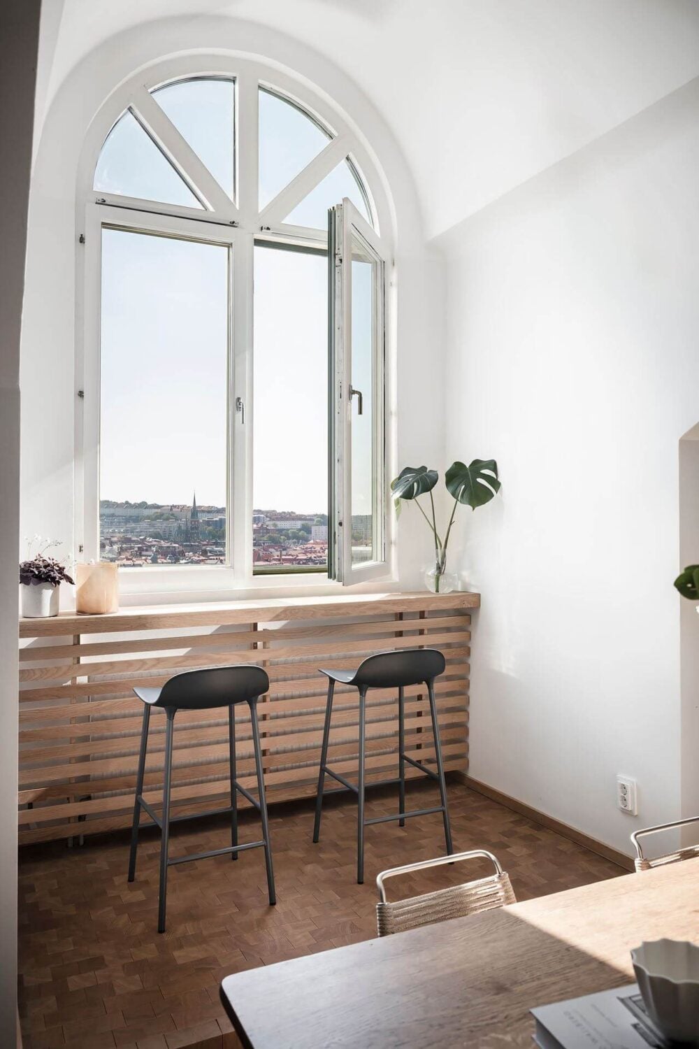 Window Seats & Creative Ideas in a Light Attic Apartment 6 window-seat-scandinavian-home-nordroom