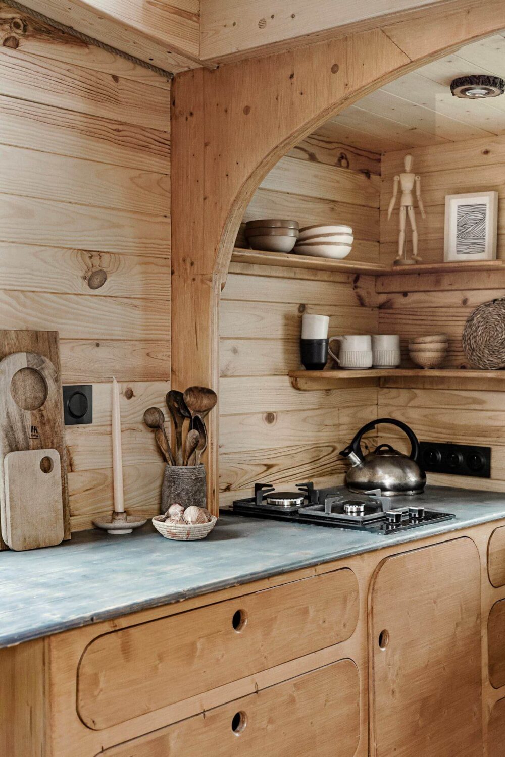 Curved Lines in a Wooden Tiny House 4 wooden-kitchen-open-shelves-tiny-home-nordroom