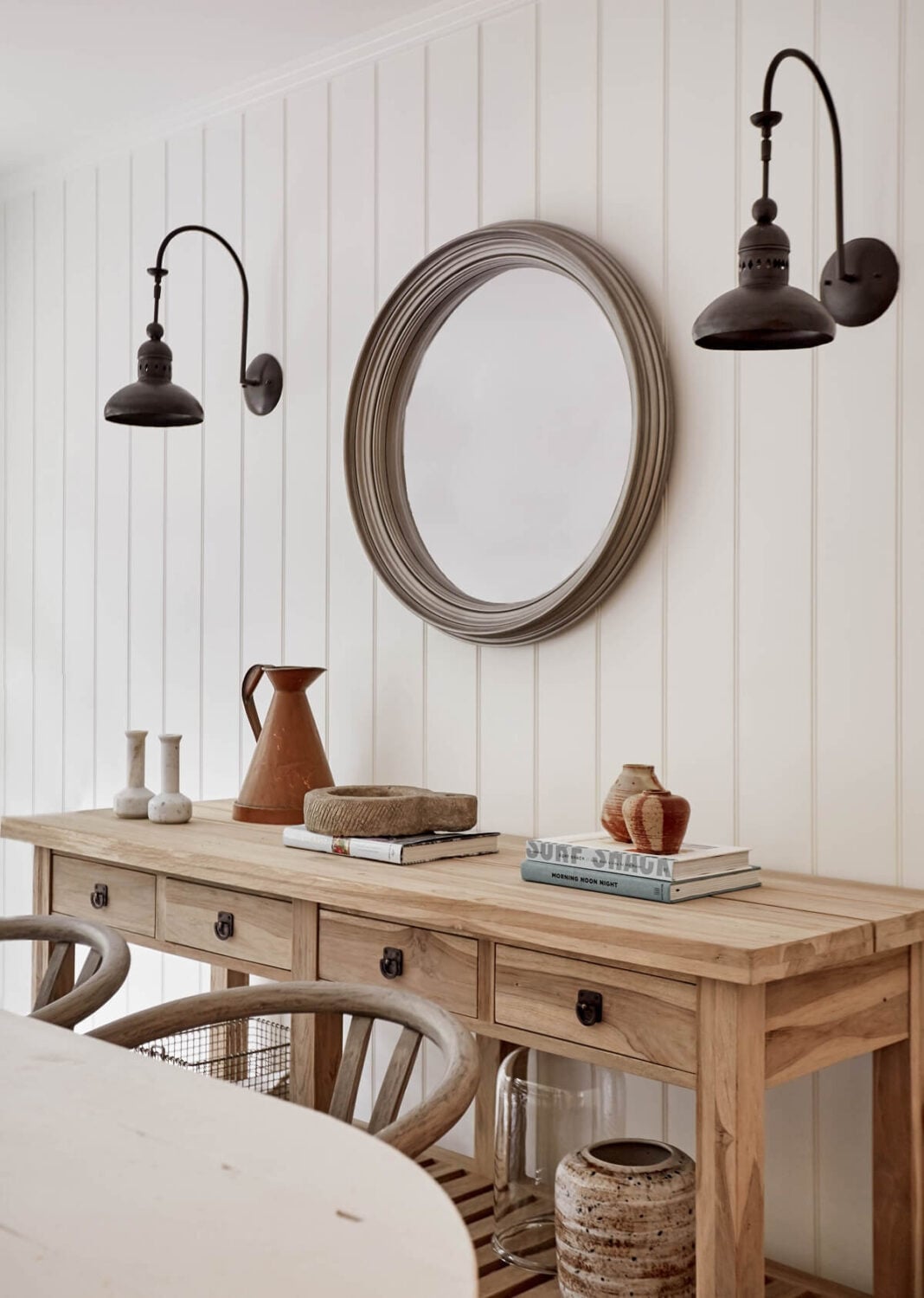 A Serene Surf Retreat in The Hamptons 13 wooden-sife-table-wood-panelling-surf-retreat-becca-interiors-nordroom