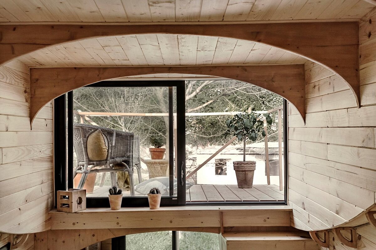Curved Lines in a Wooden Tiny House 13 wooden-tiny-house-france-nordroom