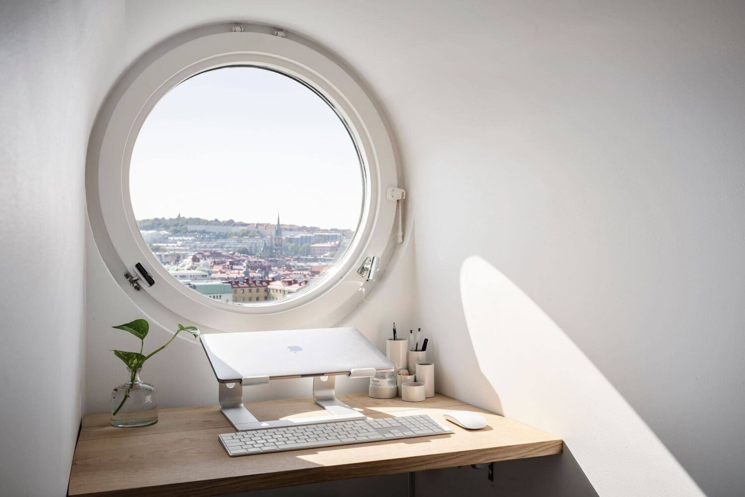 Window Seats & Creative Ideas in a Light Attic Apartment 19 workspace-window-nook-nordroom