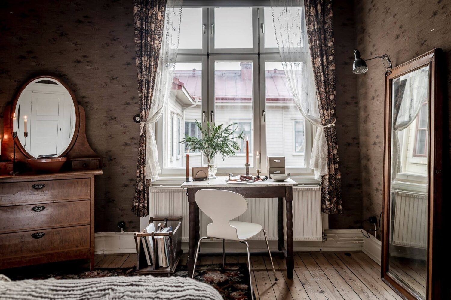A Charming Vintage Apartment in Sweden 18 bedroom-home-office-vanity-nordroom