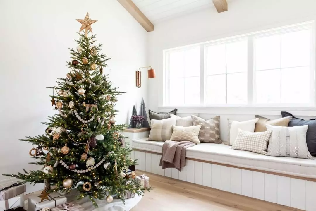 A Warm Christmas Home by Studio McGee 20 bench-window-seat-christmas-tree-studio-mcgee-nordroom