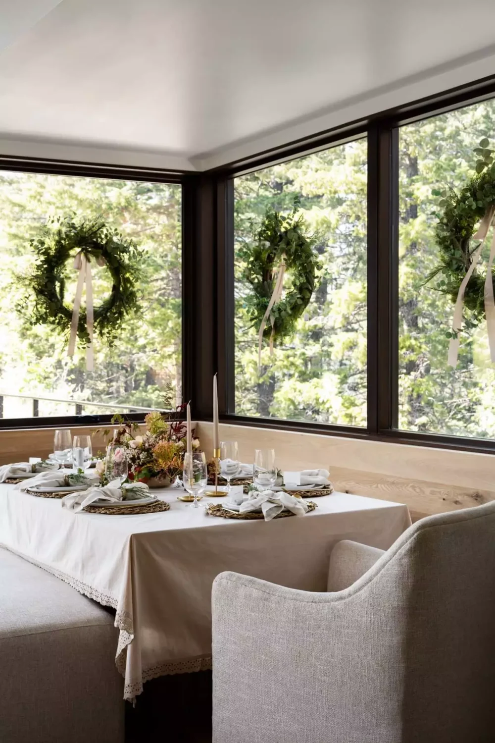 A Warm Christmas Home by Studio McGee 11 christmas-decor-dining-room-studio-mcgee-nordroom