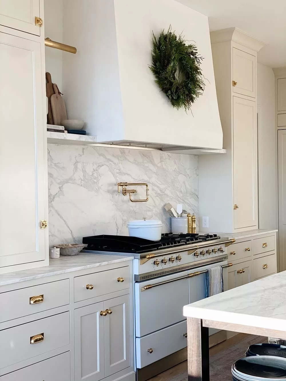 A Warm Christmas Home by Studio McGee 9 christmas-decor-light-kitchen-nordroom
