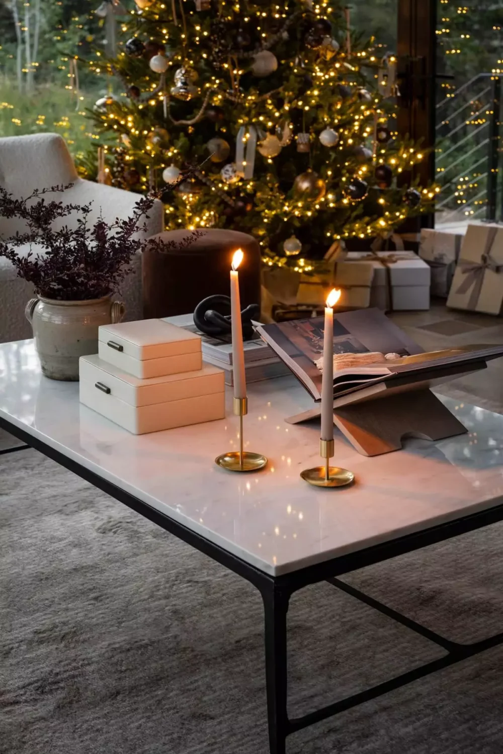 A Warm Christmas Home by Studio McGee 5 christmas-decor-living-room-studio-mcgee-nordroom