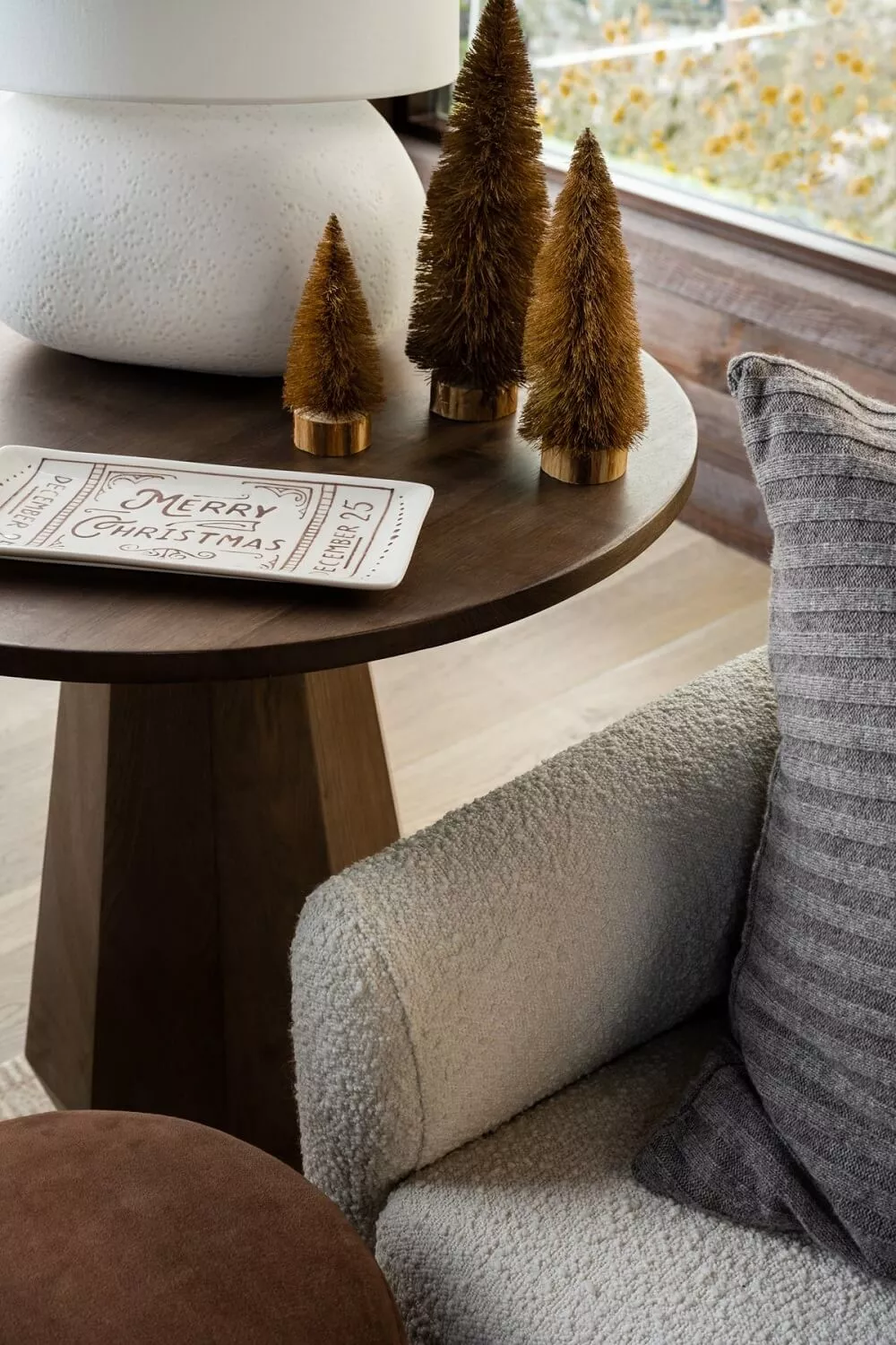 A Warm Christmas Home by Studio McGee 6 christmas-decorations-studio-mcgee-nordroom