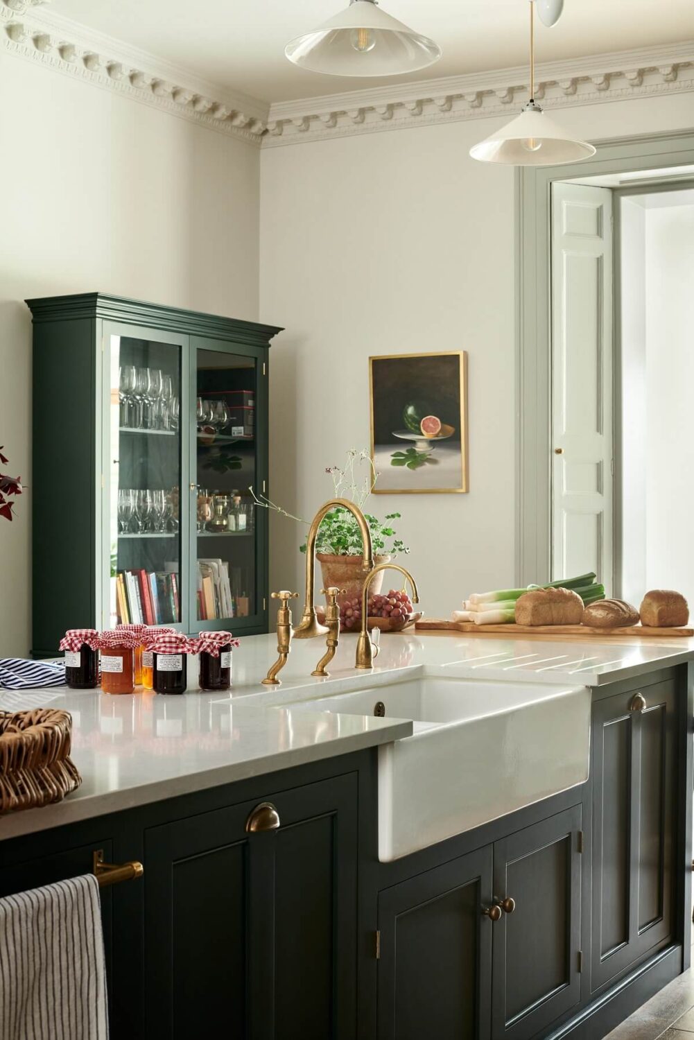 A Green Classic English Kitchen by deVOL 7 classic-english-kitchen-devol-belfast-sink-nordroom