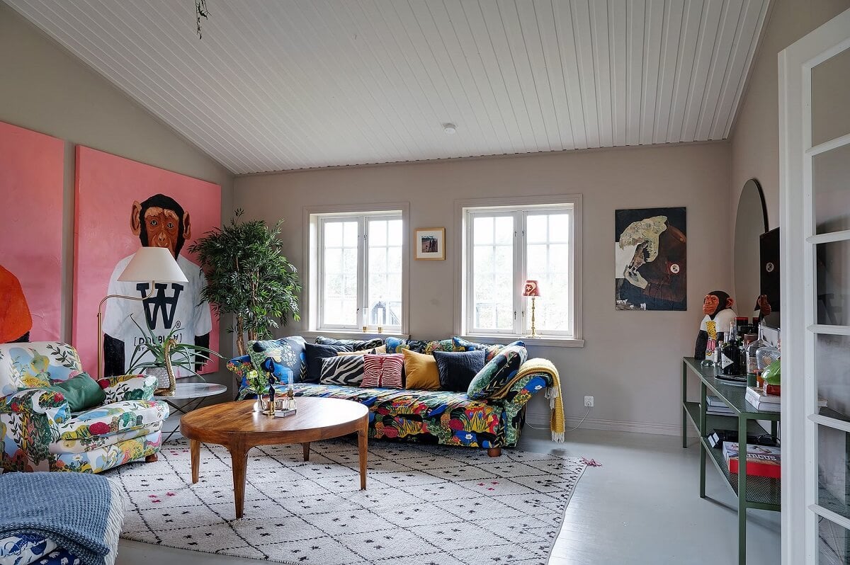 The Colorful Home of Artist Bobo Wallmansson 10 colorful-living-room-paintings-bobo-wallmansson-nordroom