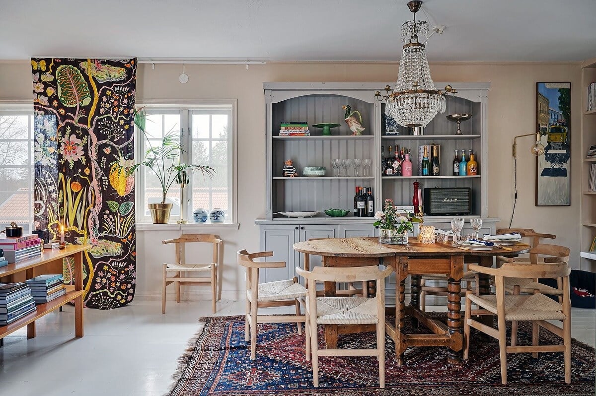 The Colorful Home of Artist Bobo Wallmansson 22 dining-space-rug-colorful-eclectic-home-bobo-wallmansson-nordroom