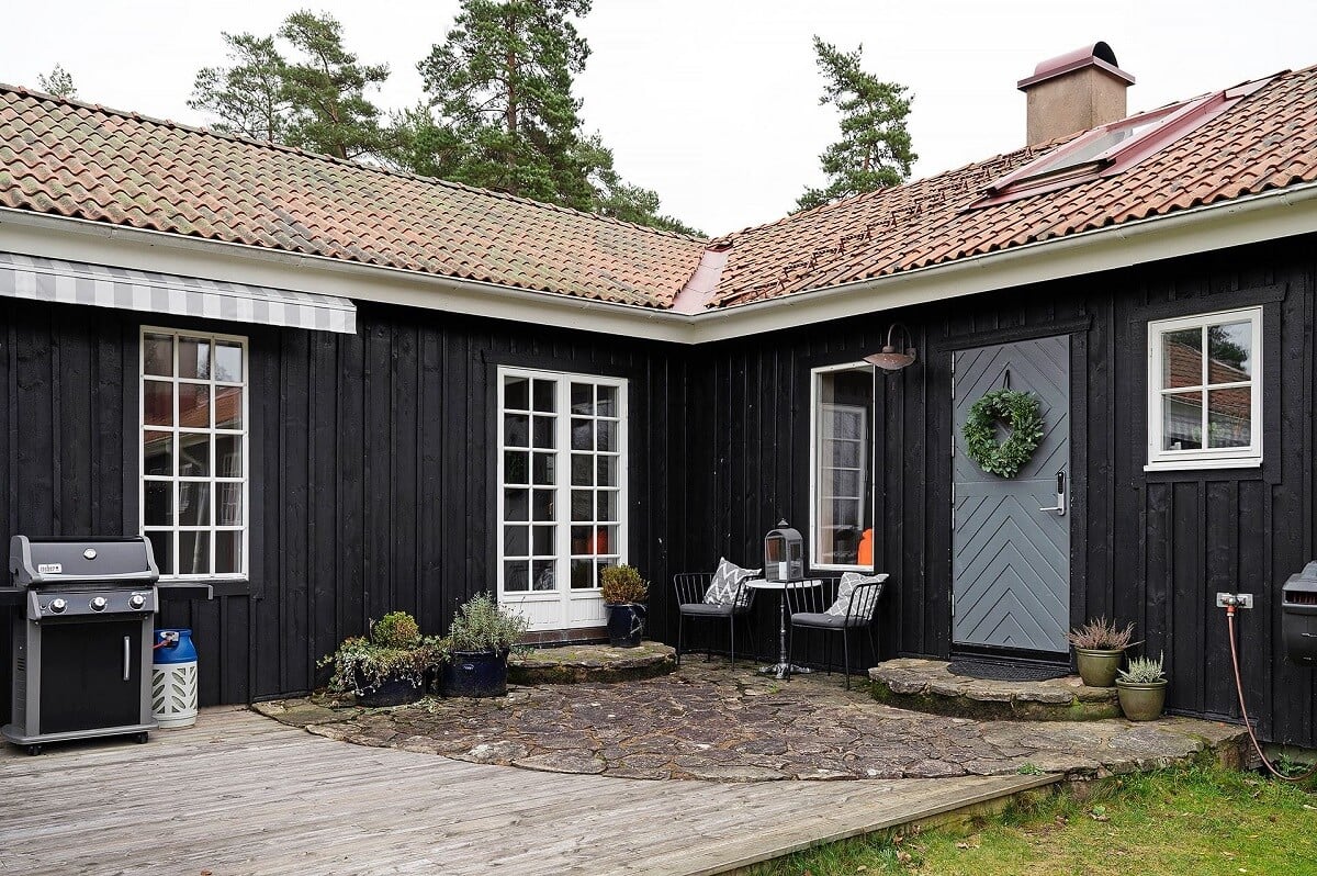 The Colorful Home of Artist Bobo Wallmansson 26 exterior-colorful-home-nordroom