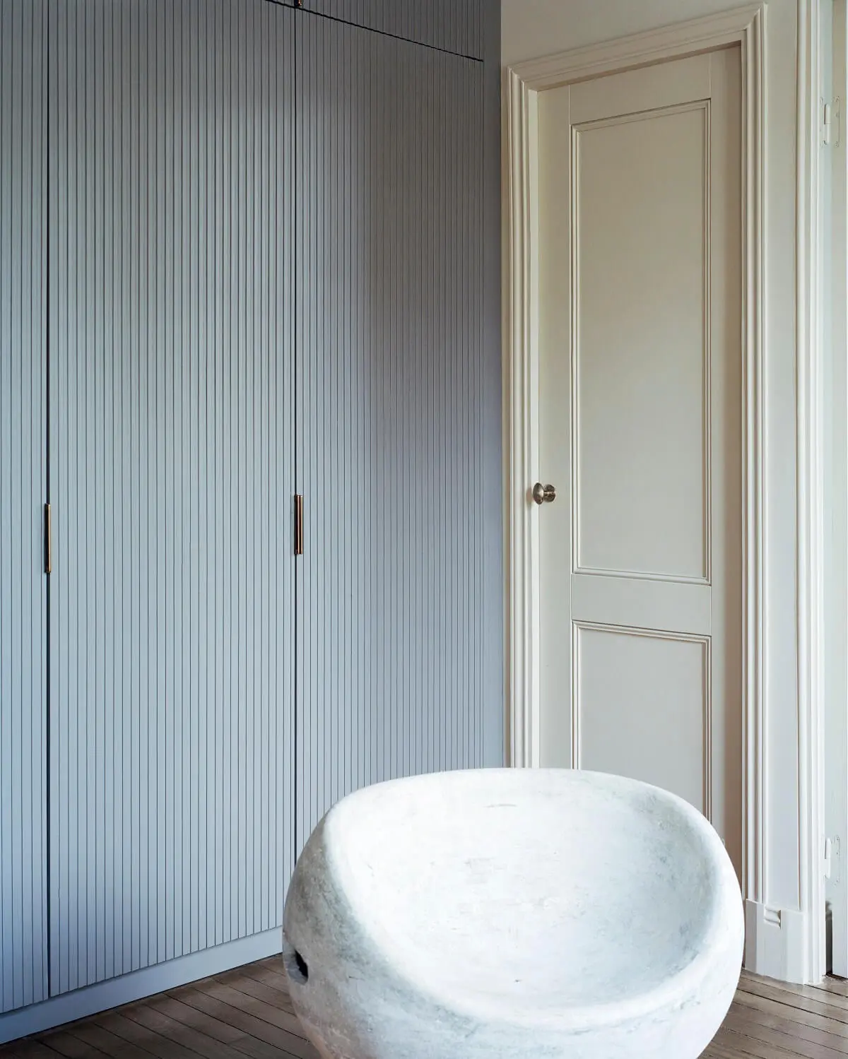 A Tiny Pied-à-Terre in Paris by Corpus Studio 4 floor-to-ceiling-cabinets-pied-a-terre-paris-corpus-studio-nordroom