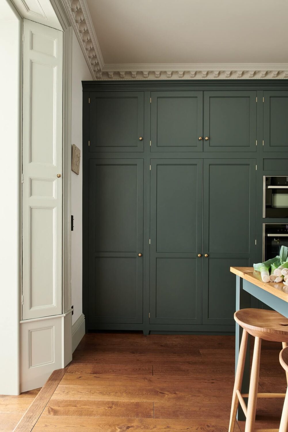 A Green Classic English Kitchen by deVOL 9 green-floor-to-ceiling-cabinets-classic-devol-kitchen-nordroom