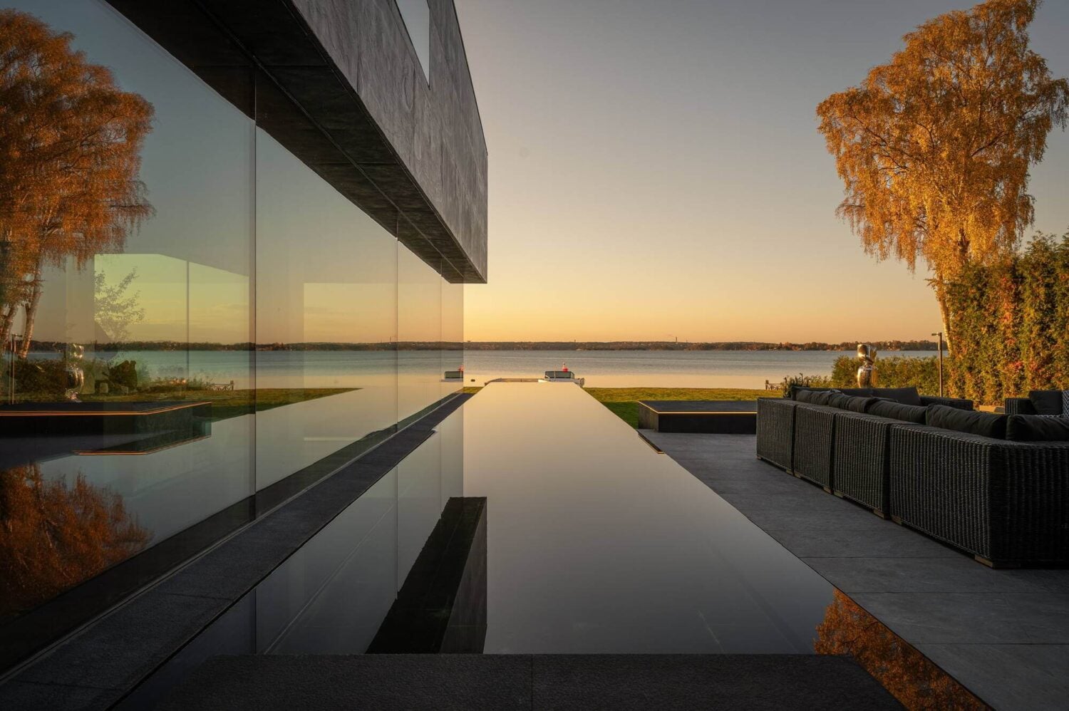 A Modern Architectural Villa in Sweden 34 inifinity-pool-modern-architectural-villa-sweden-nordroom