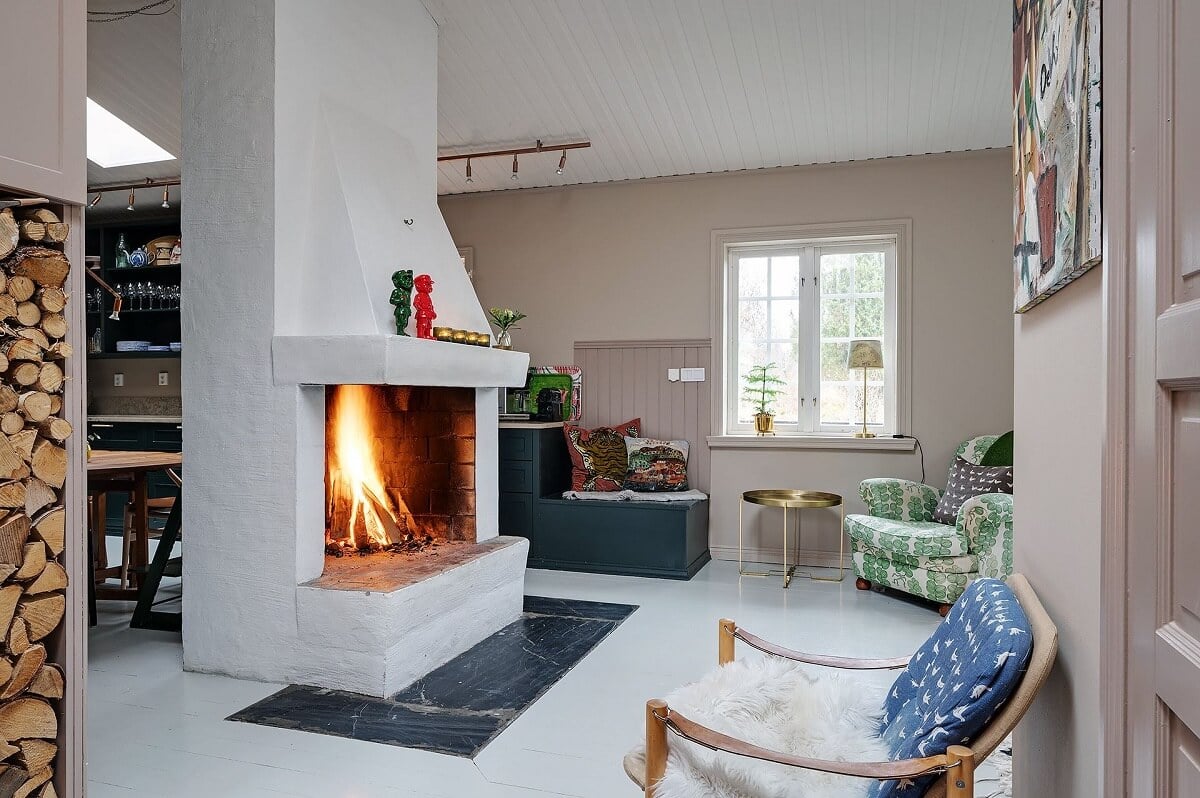 The Colorful Home of Artist Bobo Wallmansson 5 kitchen-fireplace-sitting-space-nordroom
