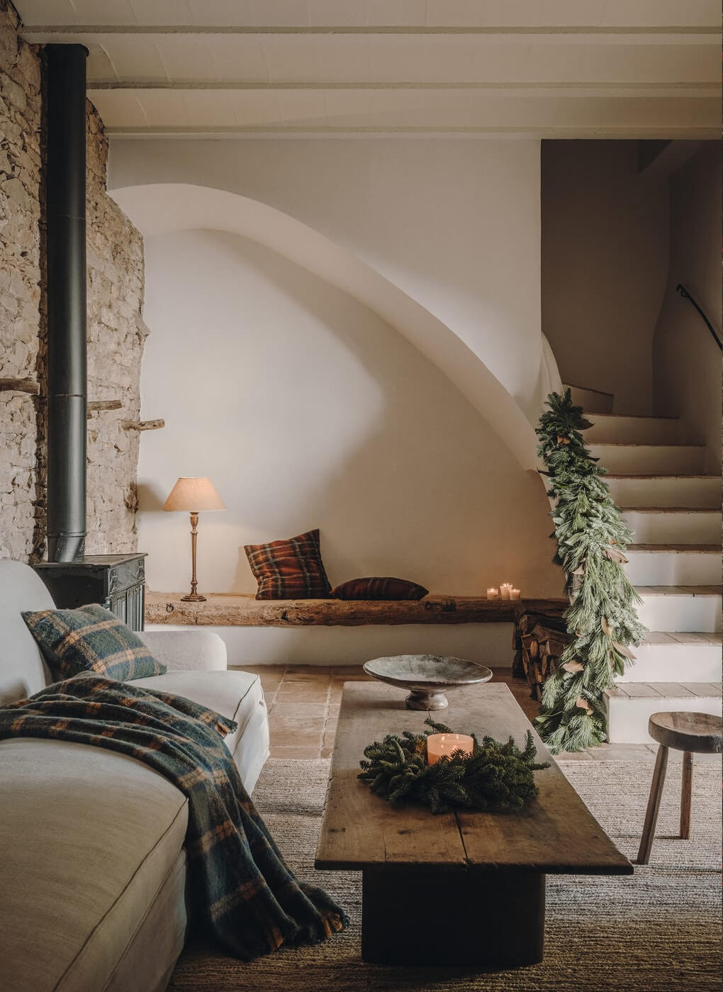 Mango Home Christmas and Winter Collection 1 mango-home-living-room-garland-nordroom