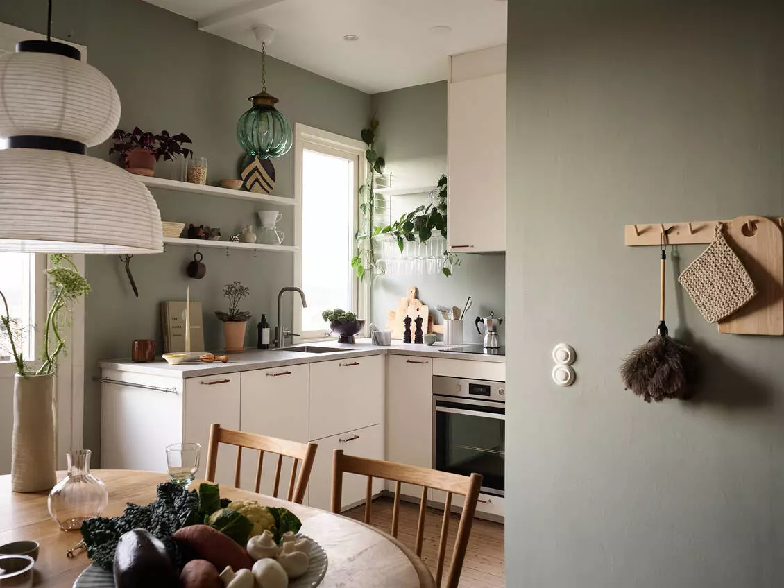A Scandinavian Studio Apartment with Bed Nook 8 scandinavian-studio-green-kitchen-nordroom