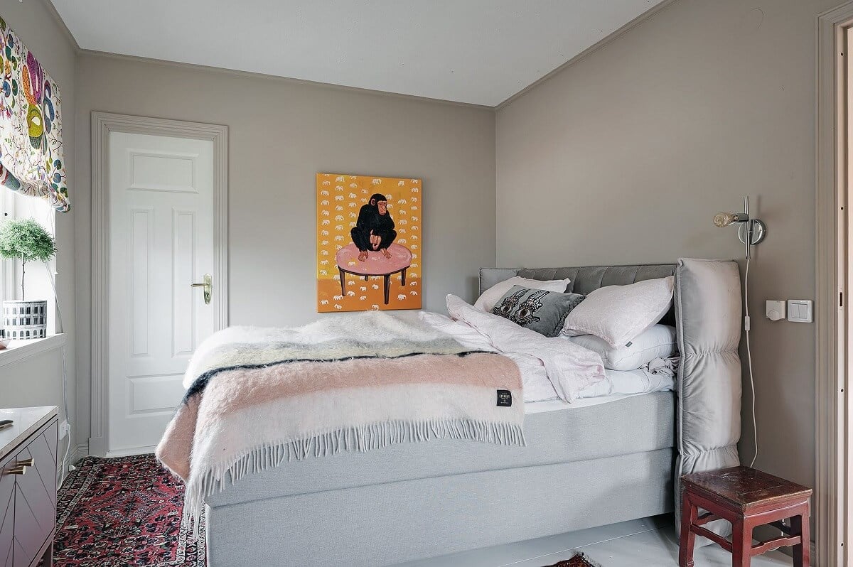 The Colorful Home of Artist Bobo Wallmansson 24 serene-grey-bedroom-colorful-eclectic-home-nordroom