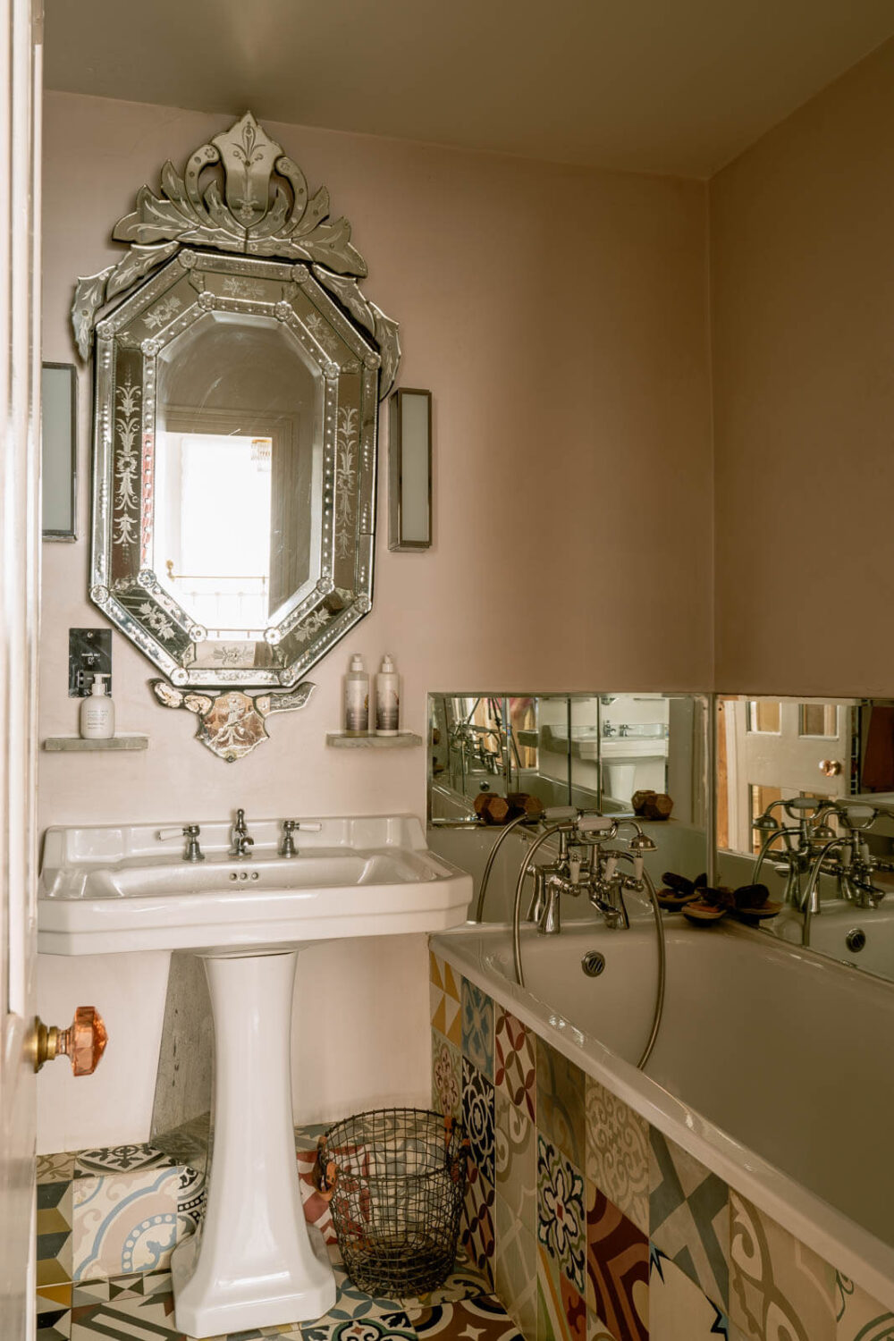 83 Small Bathroom Ideas & How To Make It Look Bigger 81 small-bathroom-ideas-nordroom