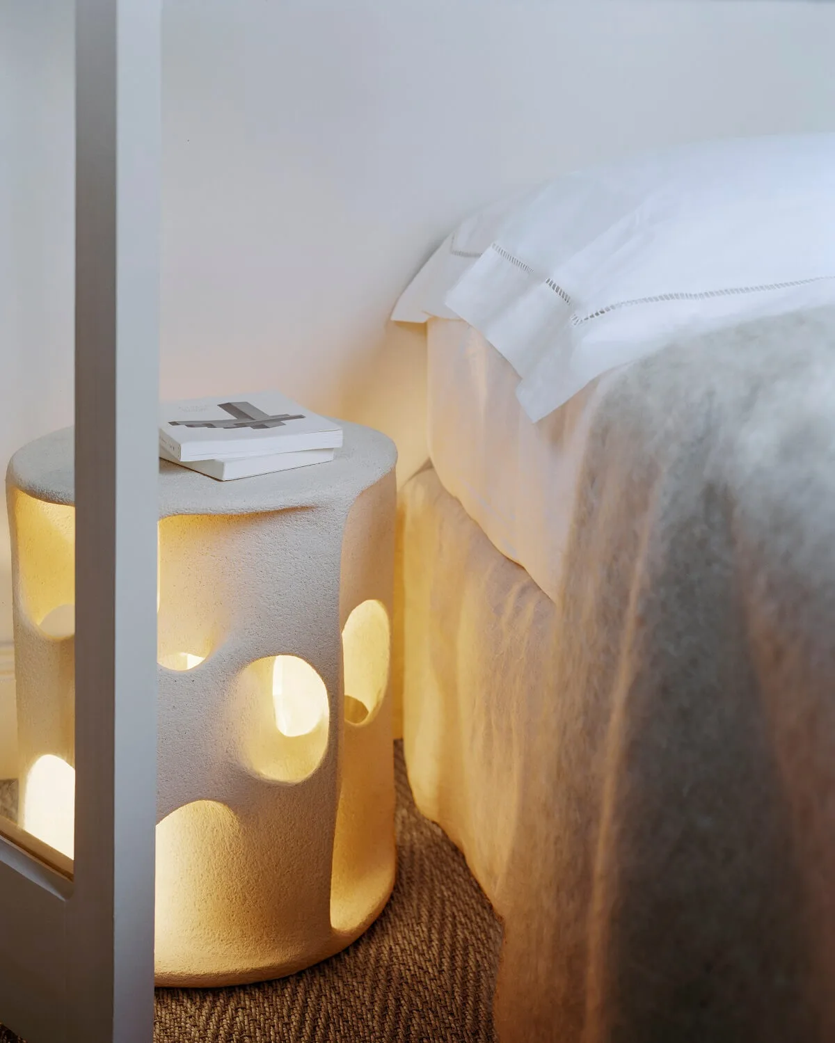A Tiny Pied-à-Terre in Paris by Corpus Studio 6 white-bedroom-pied-a-terre-paris-corpus-studio-nordroom