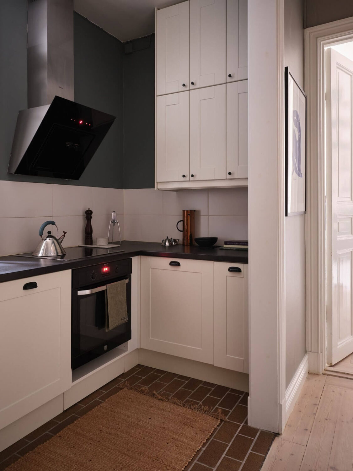 Apartment with Small Dark Blue Bedroom 13 white-scandinavian-kitchen-nordroom