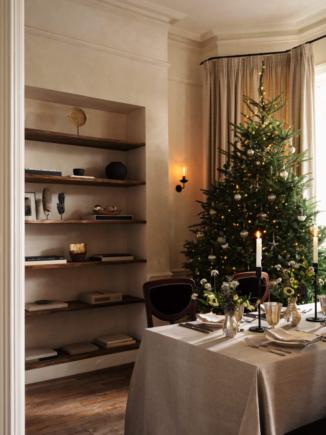Zara Home Christmas Collection 2021 10 zara-home-christmas-collection-2021-dining-room-shelves-tree-nordroom