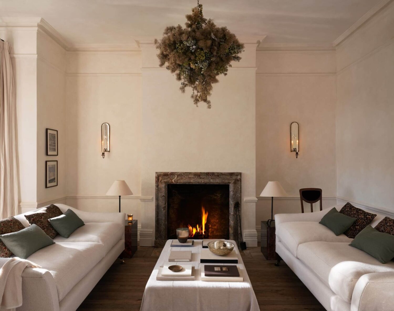 Zara Home Christmas Collection 2021 6 zara-home-christmas-collection-2021-tree-ceiling-living-room-nordroom