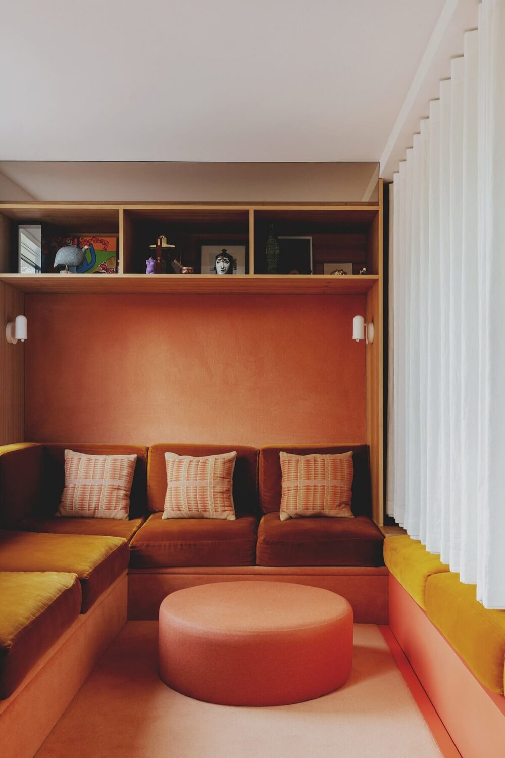 A 1970s-Style Townhouse in North London 4 1970s-living-room-built-in-seating-london-townhouse-nordroom
