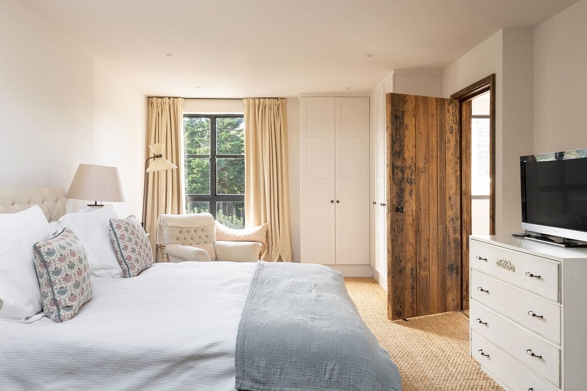 A London Townhouse with Rustic Elements 9 bedroom-rustic-wooden-door-victorian-townhouse-nordroom