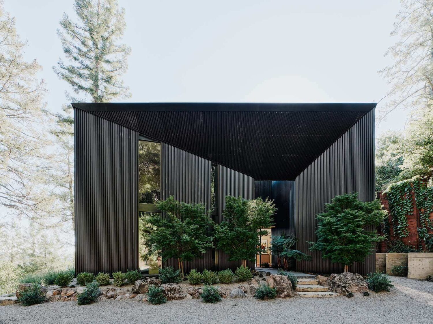 A Modern Mountaintop Home in Napa Valley 14 black-cladded-mountaintop-home-california-nordroom