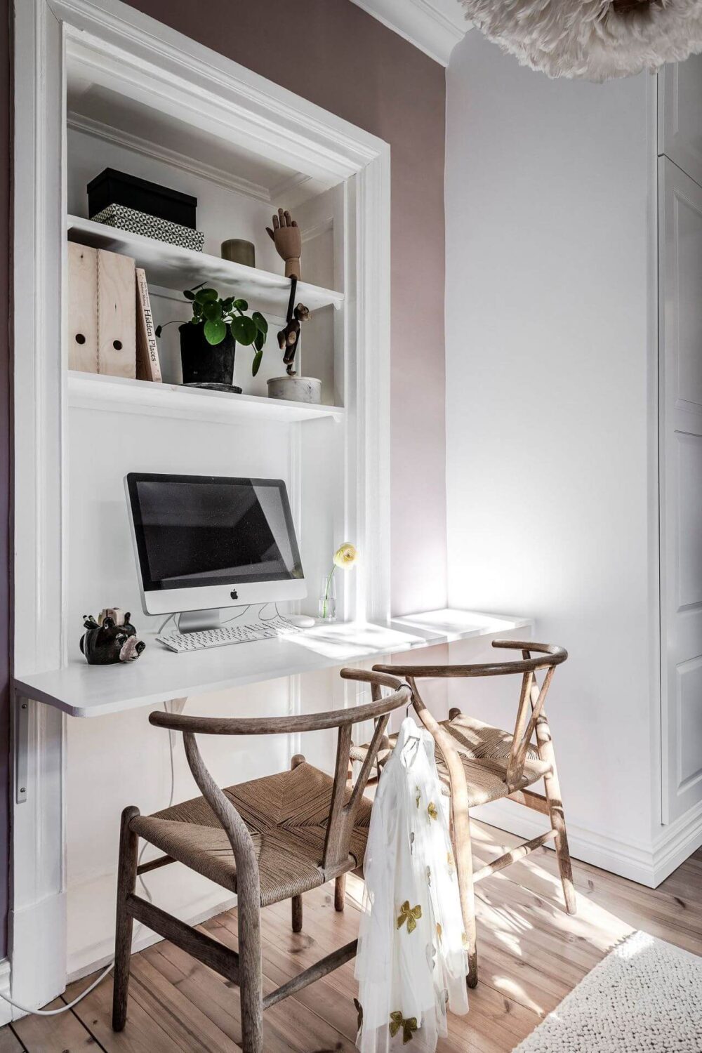 Best of 2021: Home Offices 11 built-in-scandinavian-home-office-nordroom
