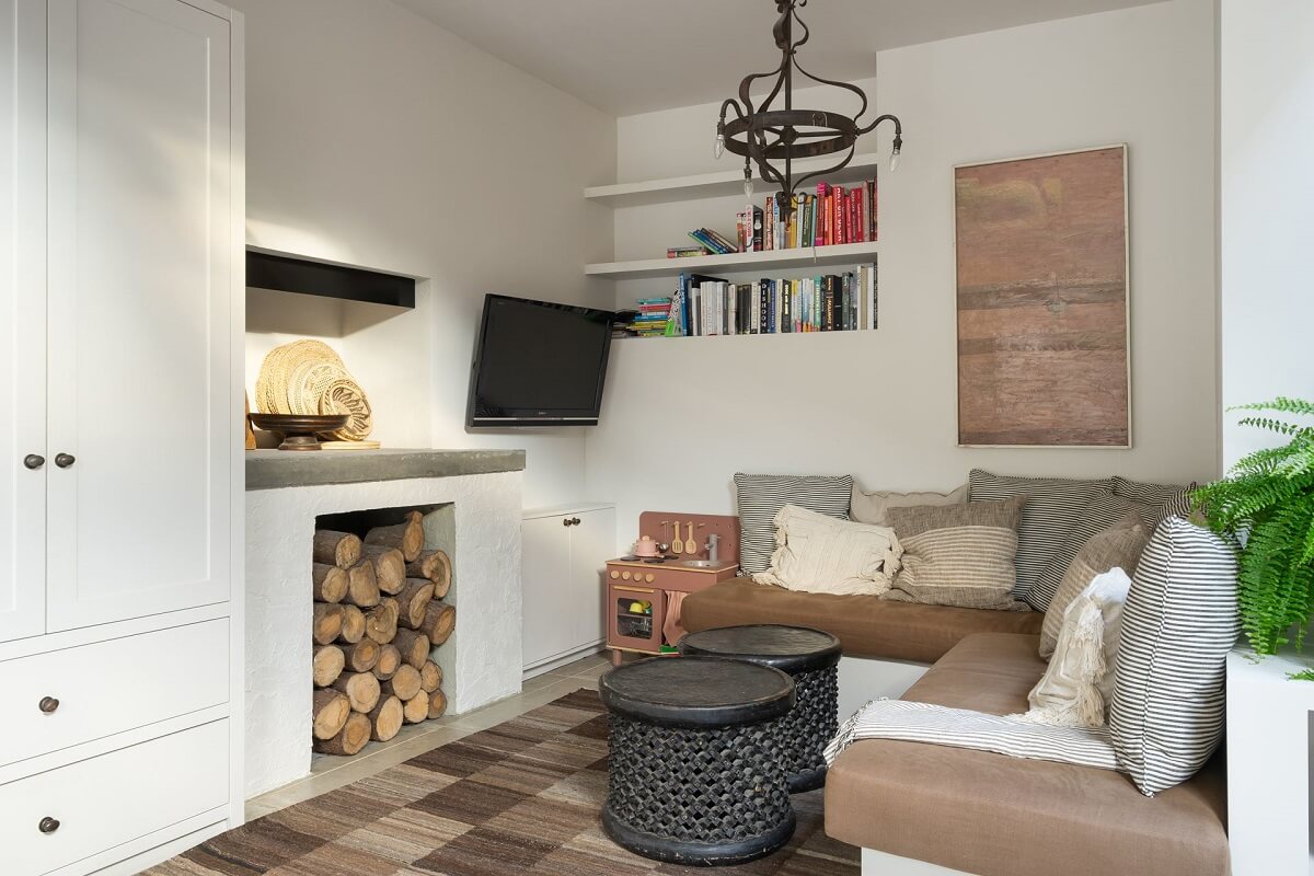 A London Townhouse with Rustic Elements 5 cozy-sitting-room-tv-room-built-in-sofa-nordroom
