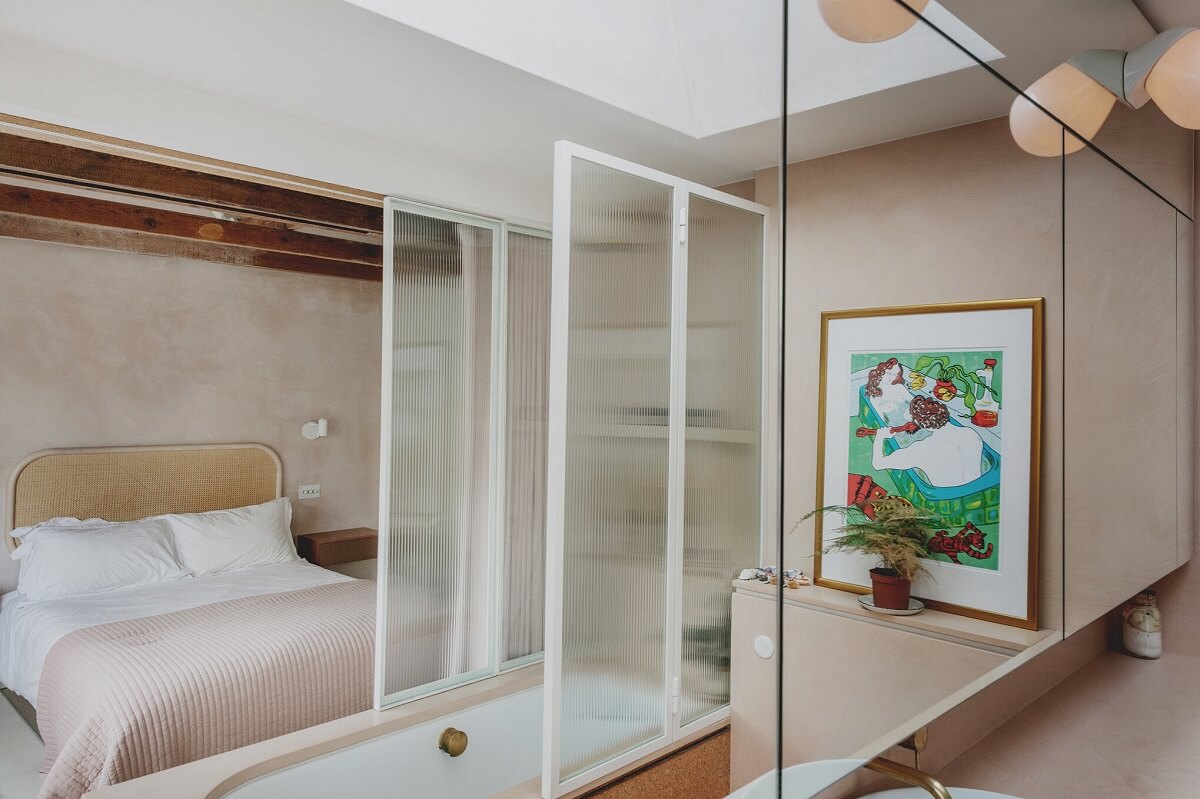 A 1970s-Style Townhouse in North London 21 en-suite-master-bedroom-1970s-london-townhouse-nordroom