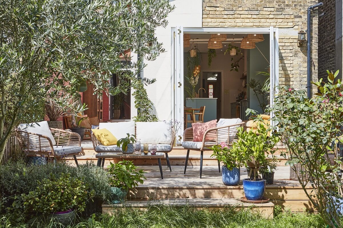 A Colorful 70s Inspired Home in London 25 garden-70s-inspired-home-nordroom