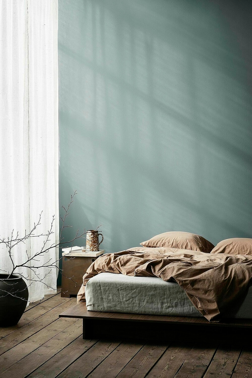 Interior Design Trends 2022: Styles, Decor and Color 27 green-color-natural-materials-bedroom-interior-design-trends-2022-nordroom