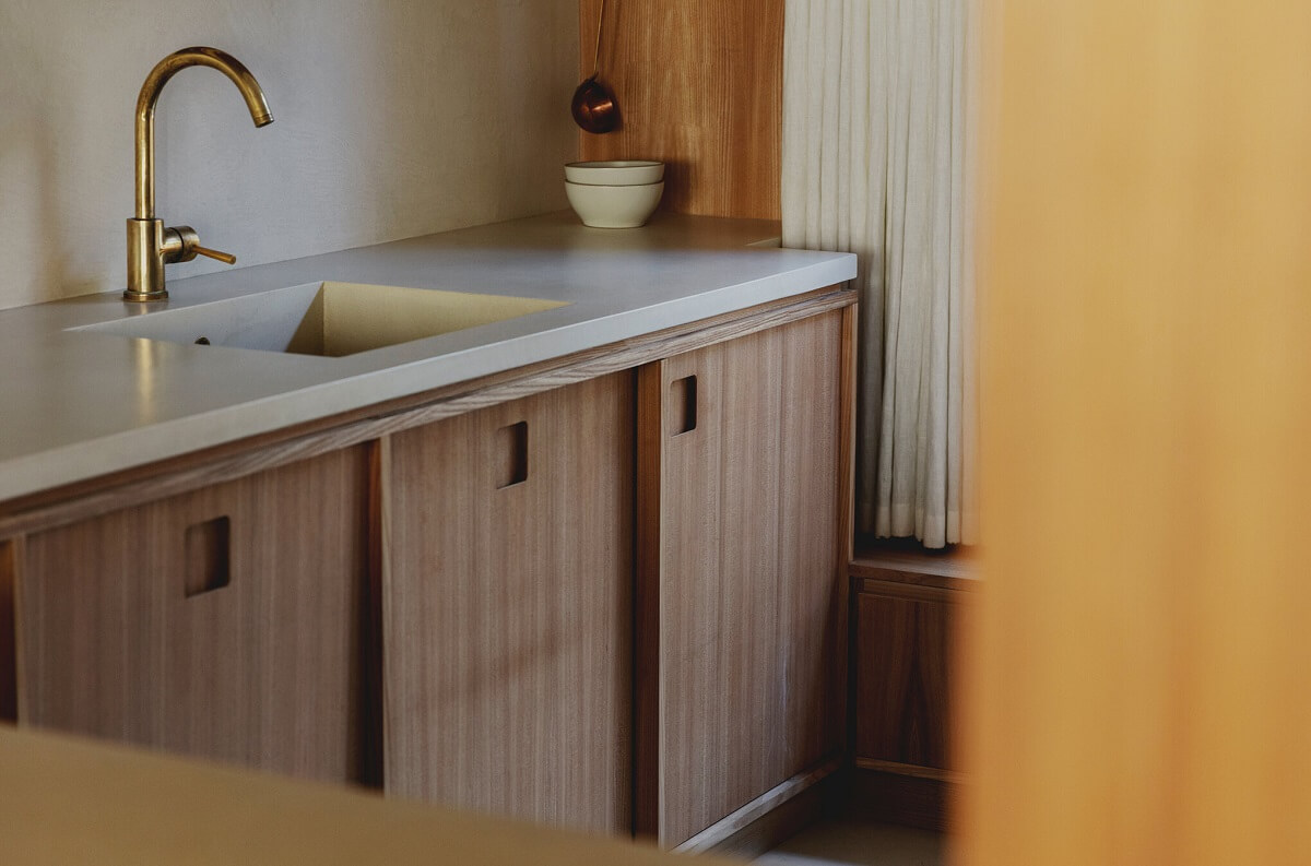 A 1970s-Style Townhouse in North London 13 kitchen-countertop-1970s-london-townhouse-nordroom