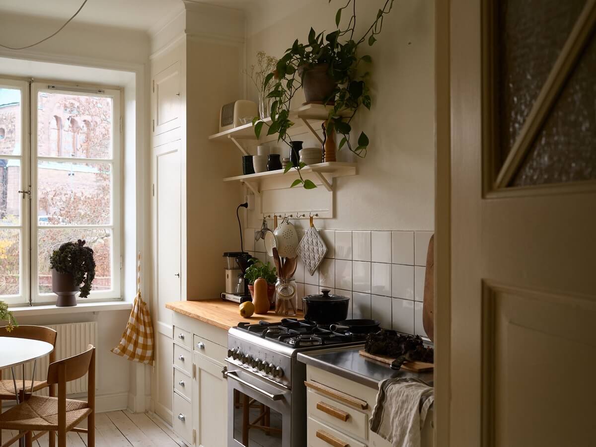 A Scandinavian Studio with Original Details 9 kitchen-scandinavian-studio-apartment-nordroom